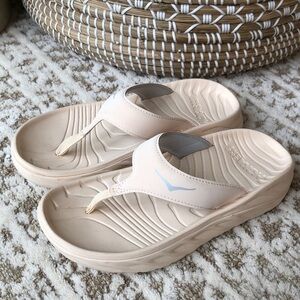 Like New HOKA Ora Recovery Flip Flop Sandal / Slide, Women's Size 8 - Vanilla